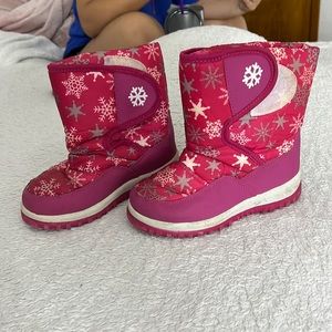 Snow boots for kids